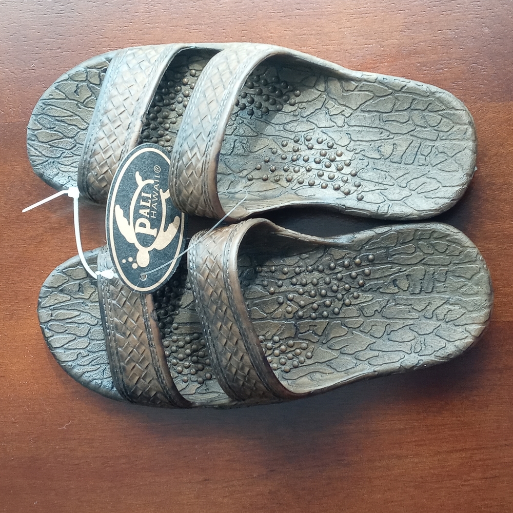Pali Hawaii size 5  sandals nwt